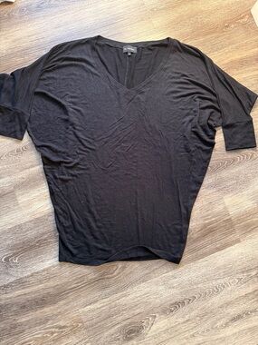 Wantable Size M  3/4 Sleeve Top Basic Black The Ultimate V Neck Soft